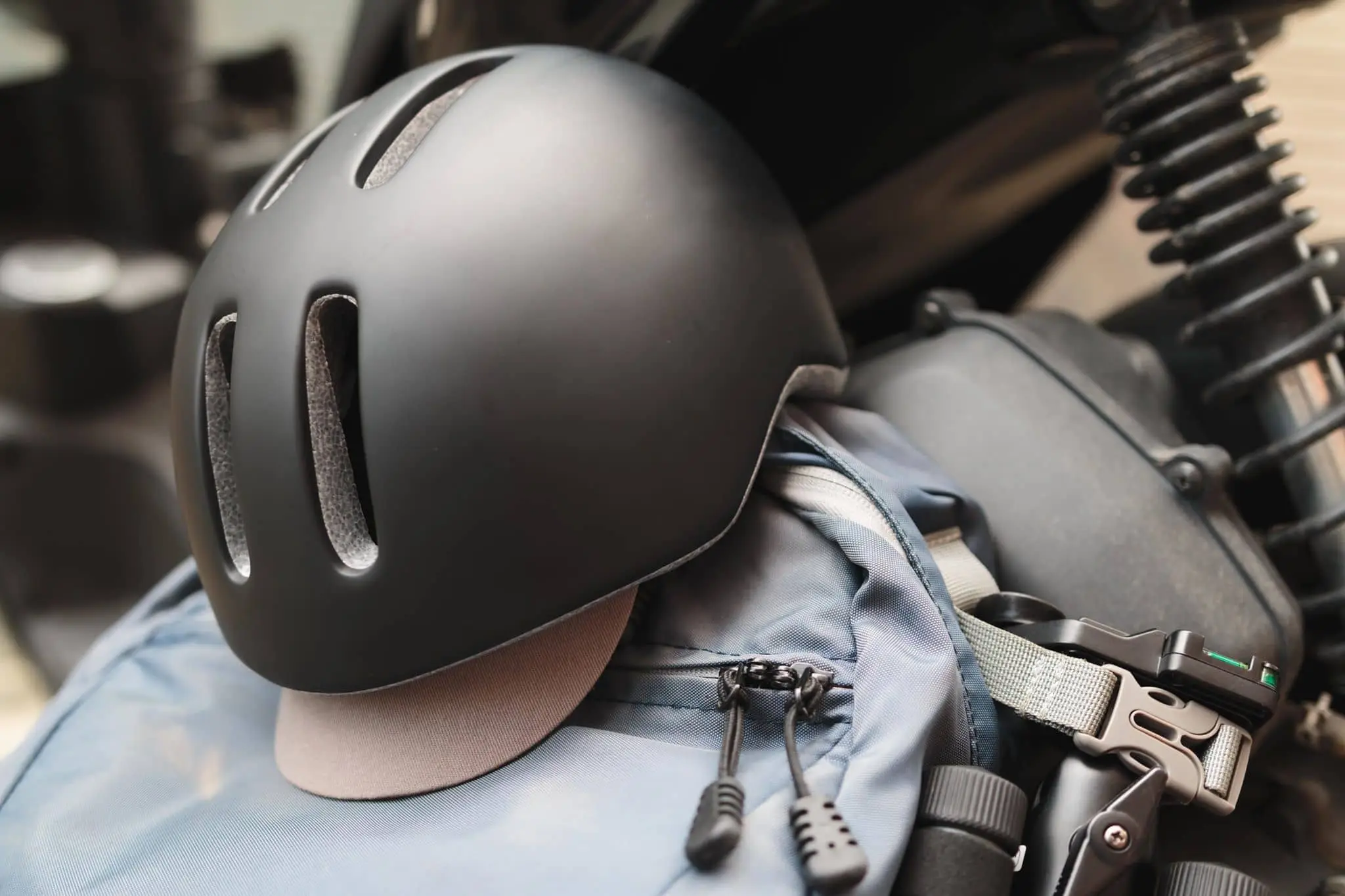 Urban Helmet with detachable Visor