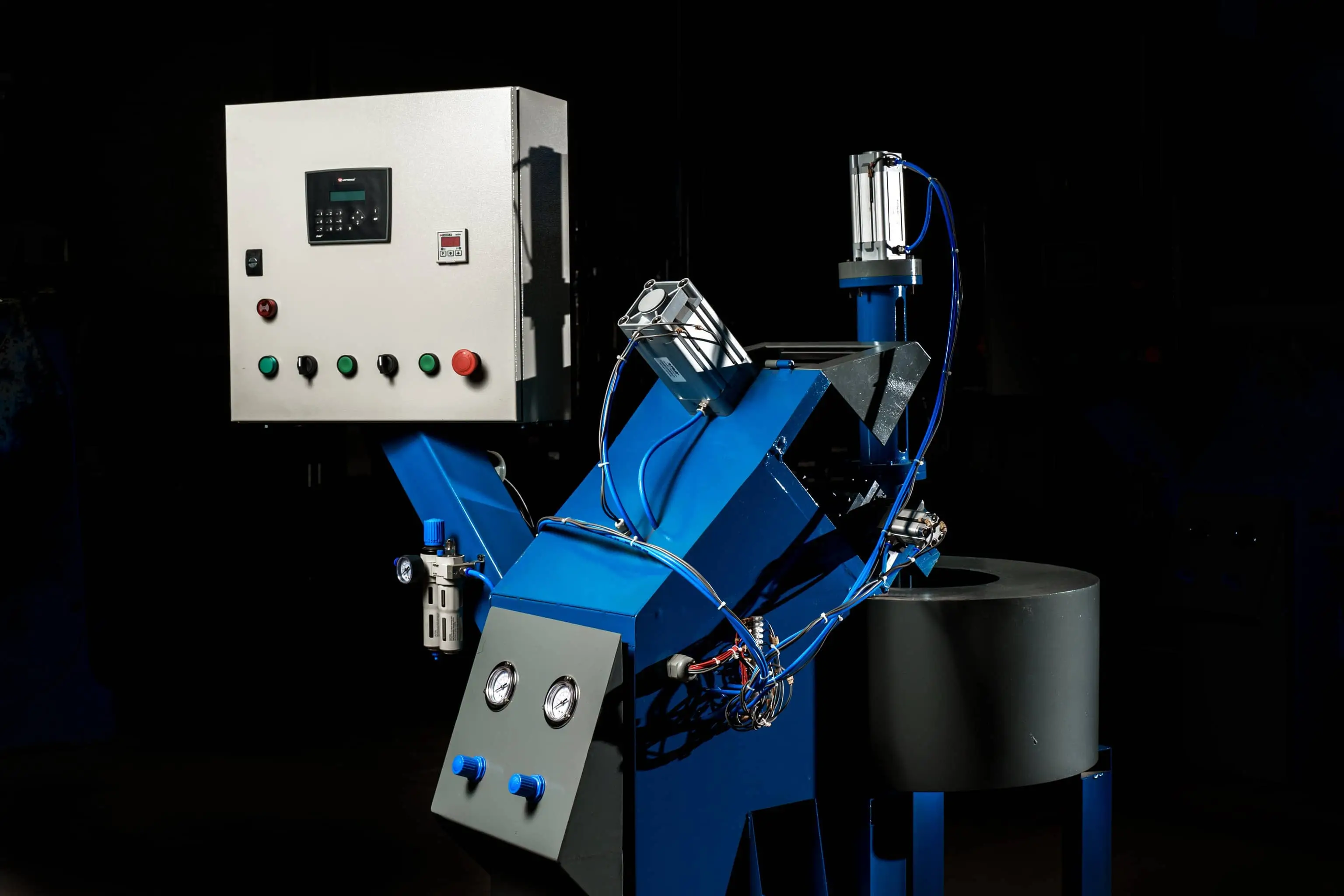 Automatic die-cast machine to produce lead adhesive wheel weights