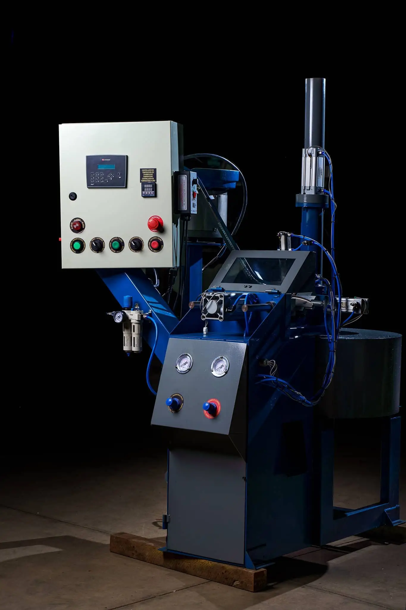 Automatic industrial die-cast machine to produce clip-on wheel weights