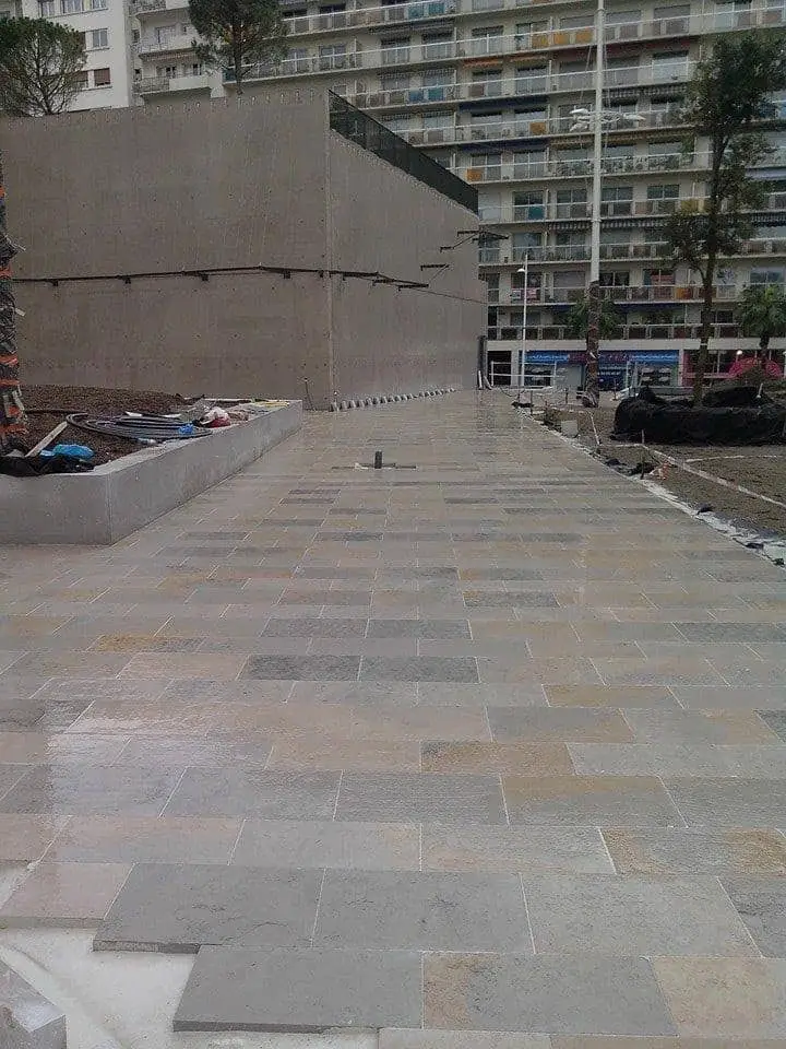 Ataija Mix Flamed – Durable Natural Stone for Exterior Paving