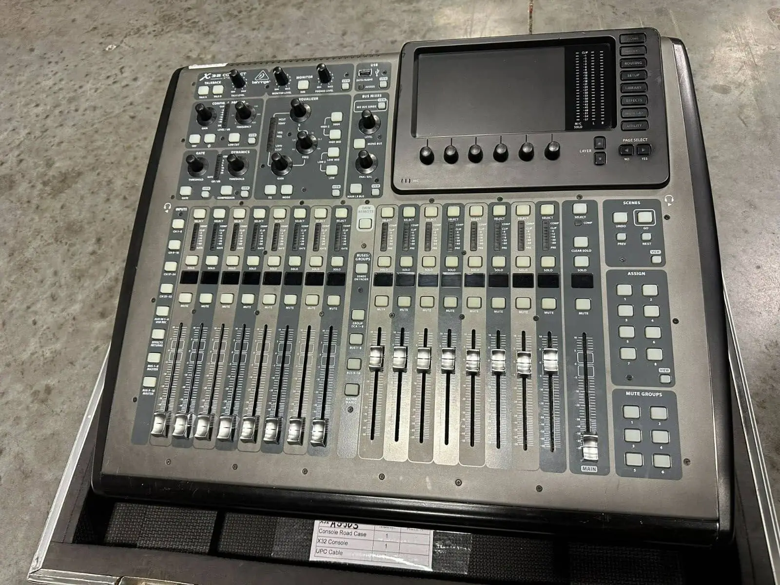 Behringer X32 Compact 40-channel Digital Mixer  console