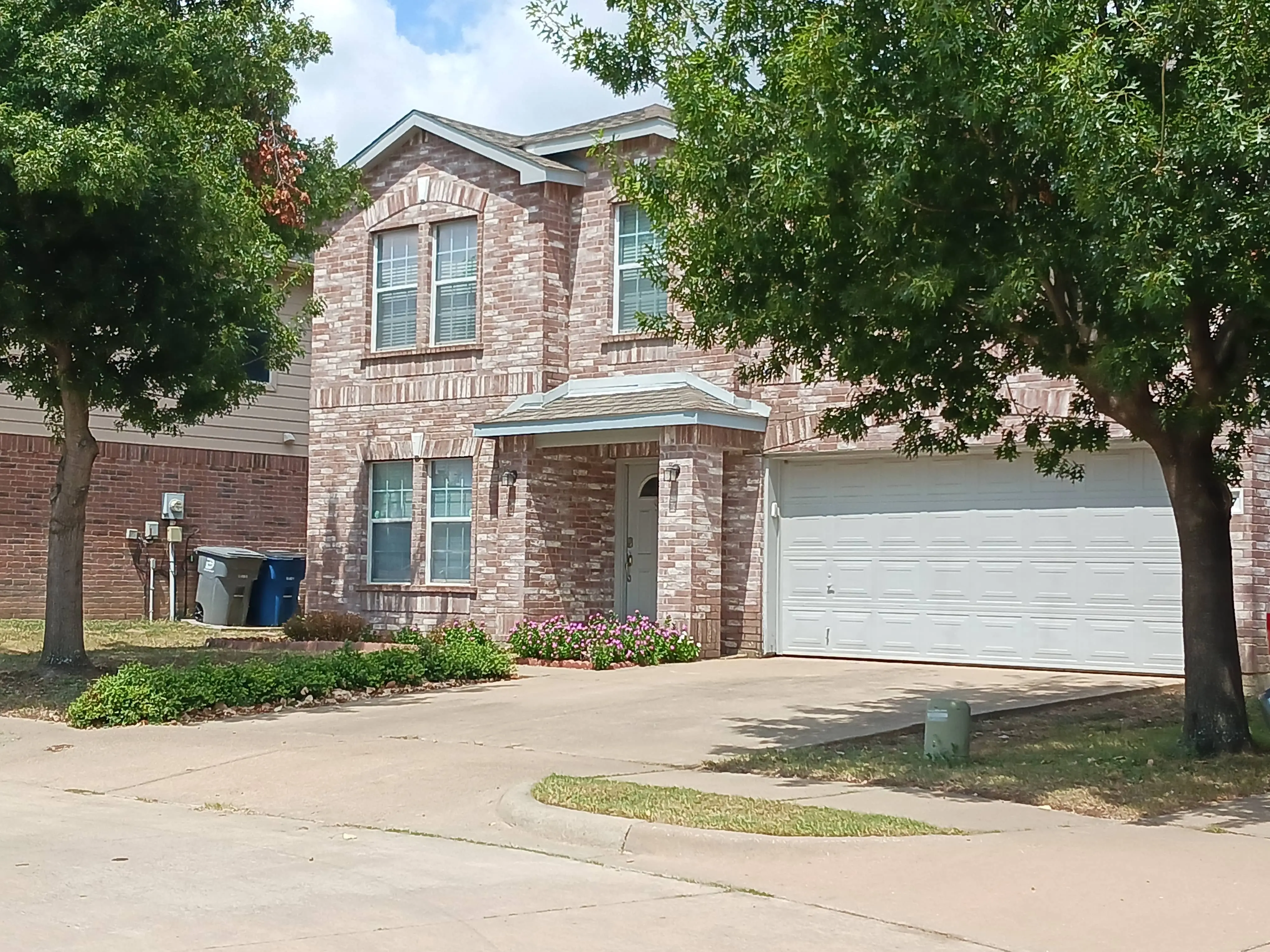 Home For Sale in Dallas - 2517 Blue Myrtle Way, Dallas, Texas 75212