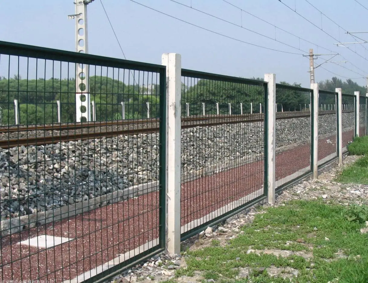 China field factory welded frame highway guardfence