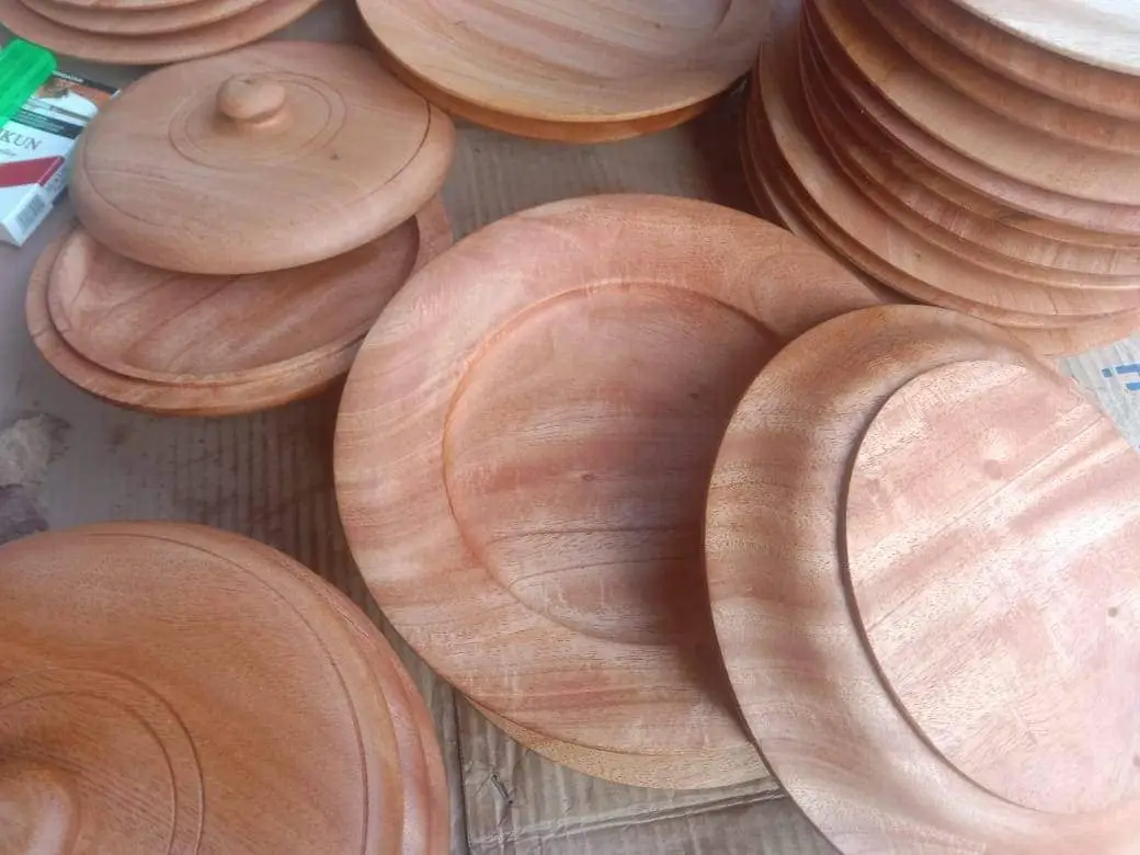 Wooden plates and coverers