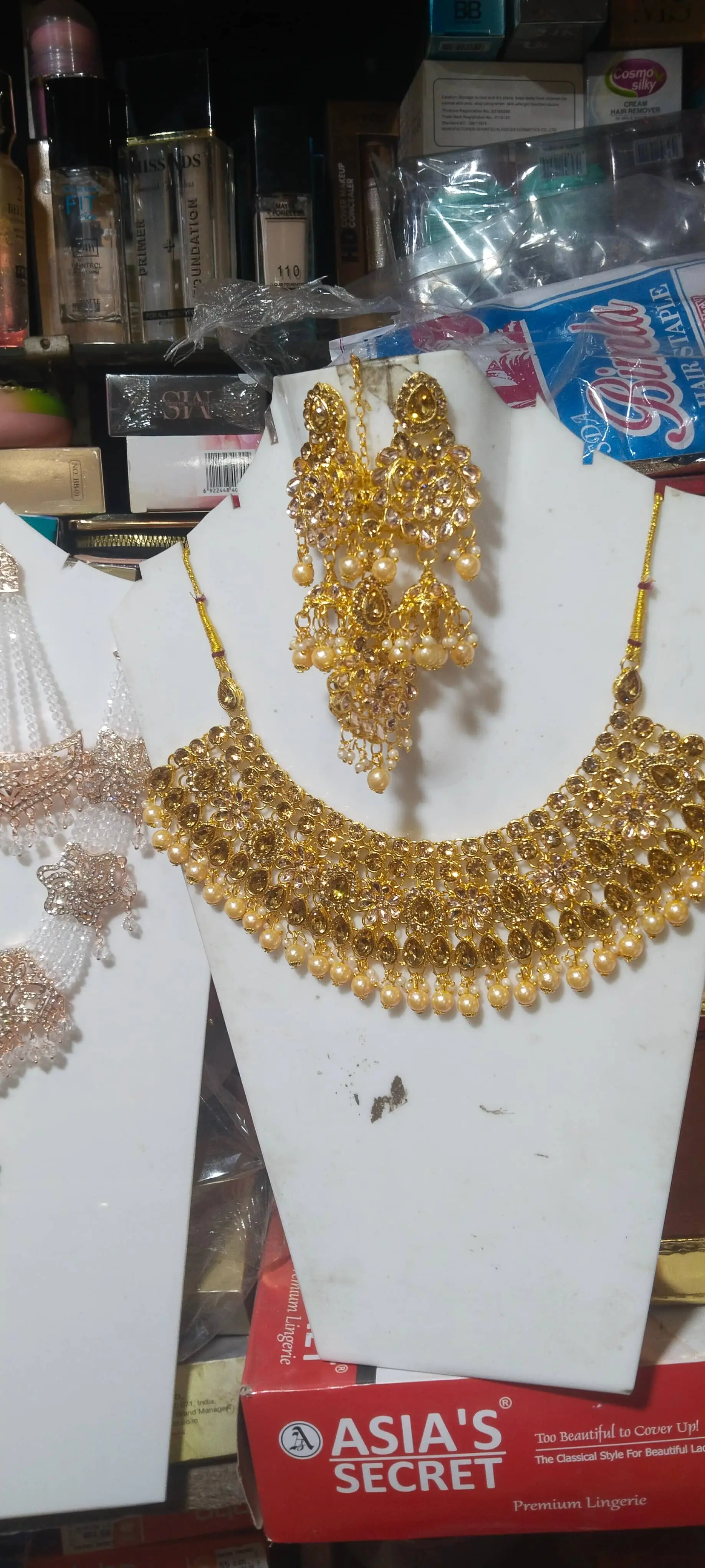 Artificial jewellery