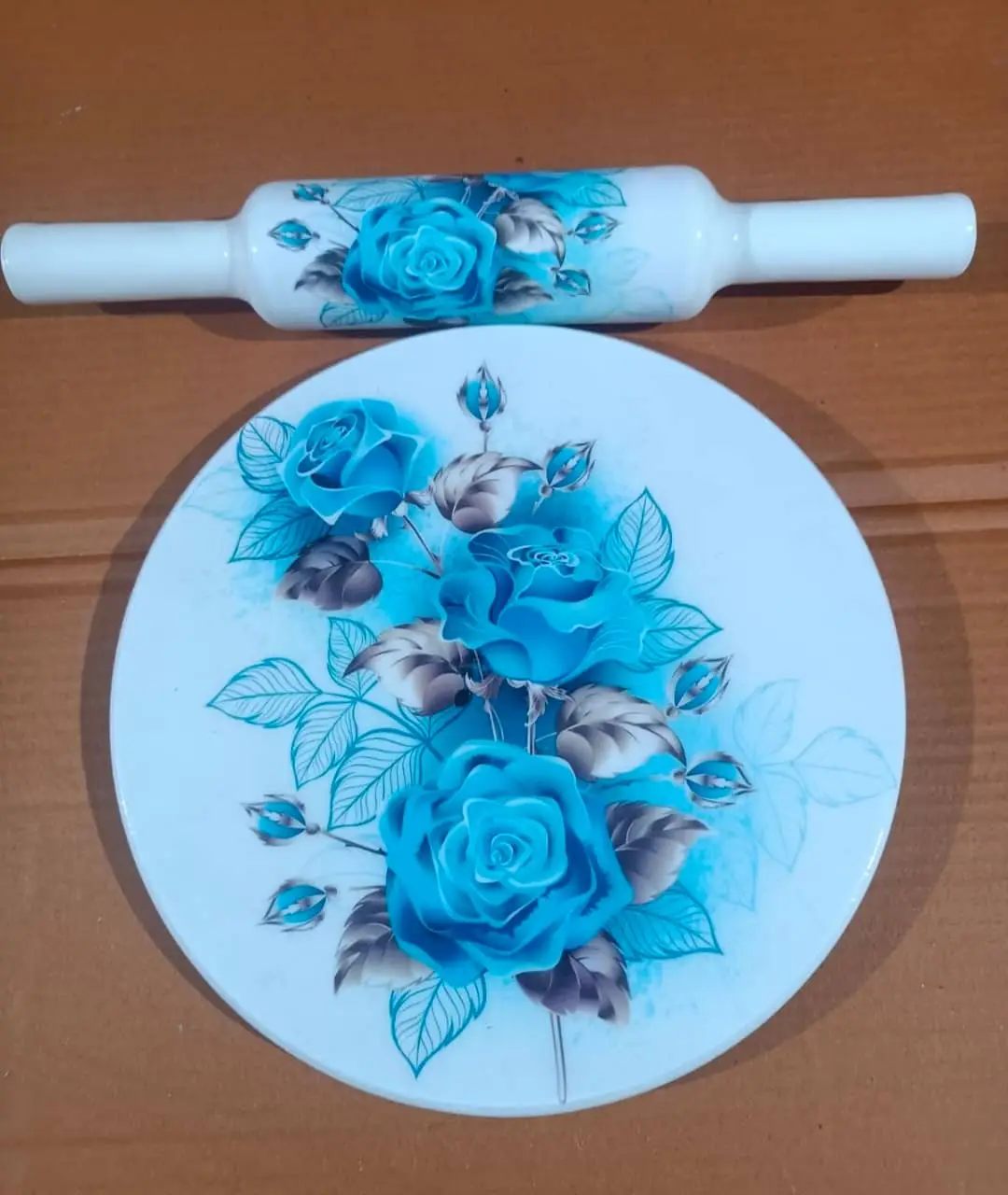 chapatti rolling pin and board