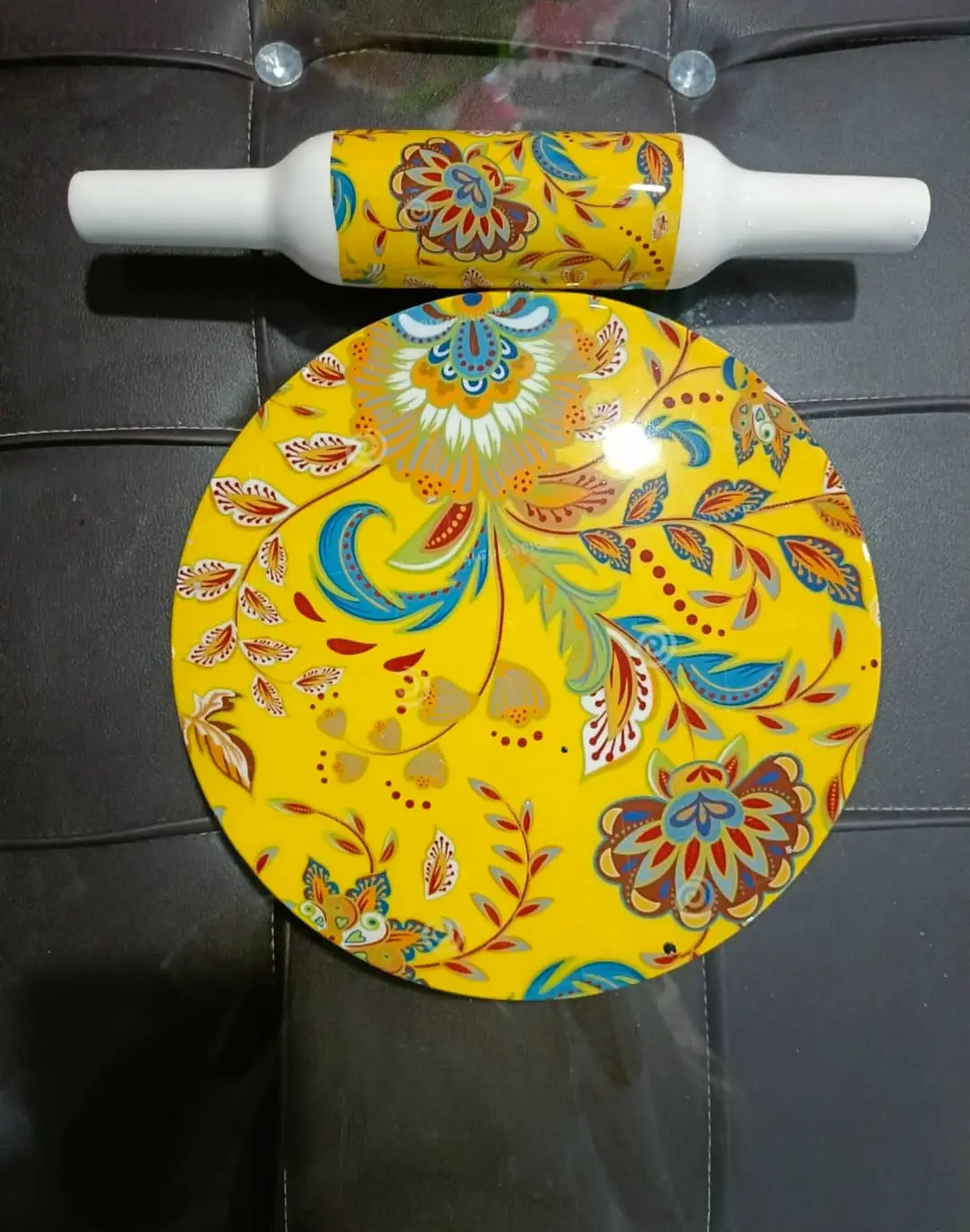 chapatti rolling pin and board