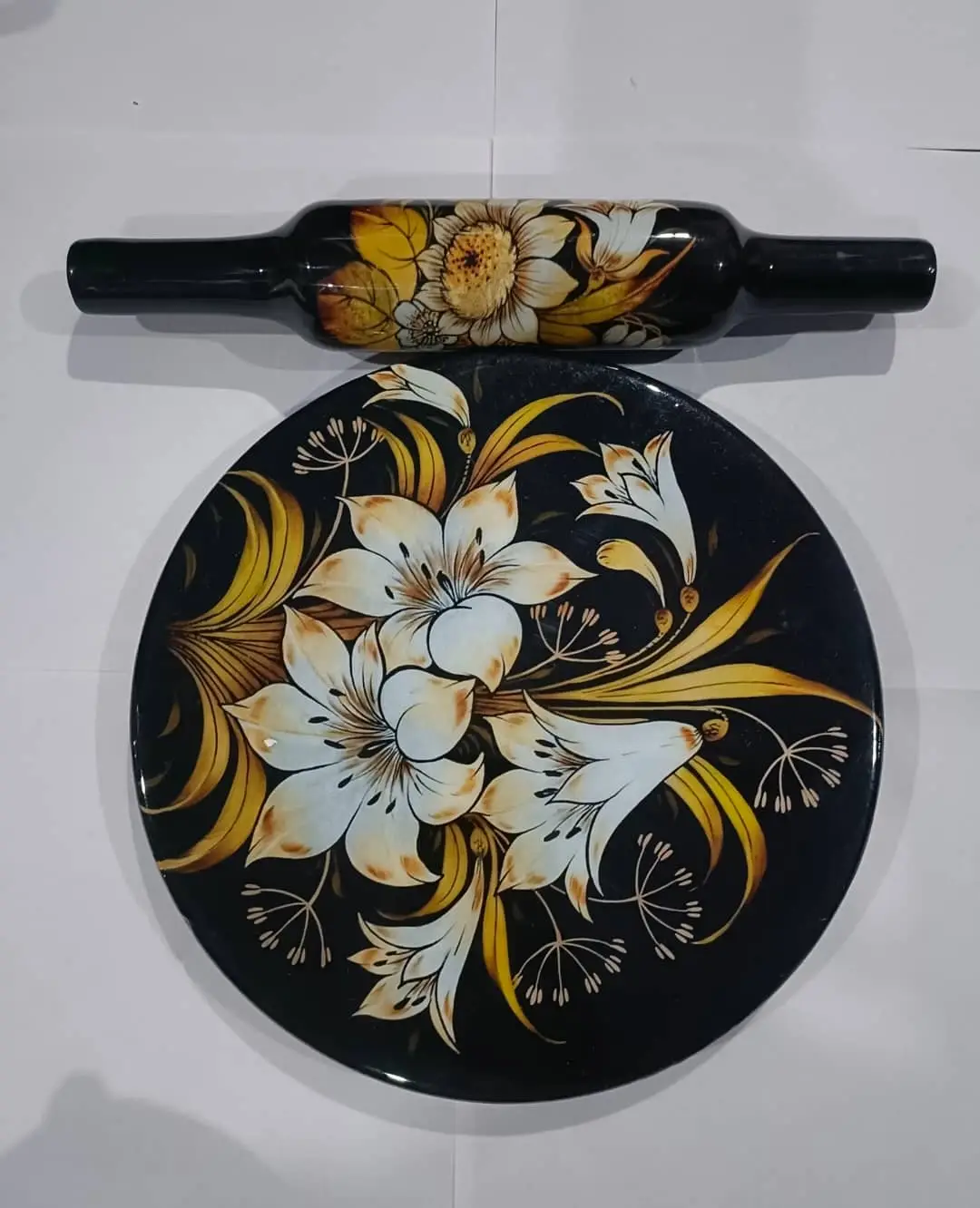 chapatti rolling pin and board