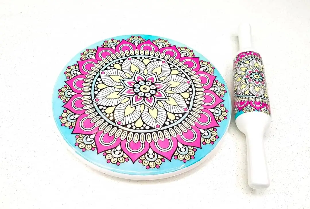 chapatti rolling pin and board
